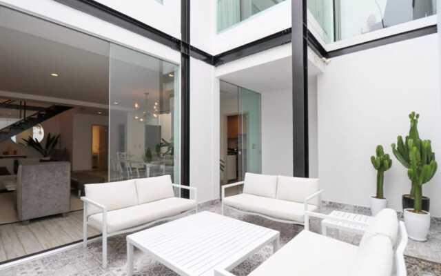 w Stunning House in the Heart of Barranco