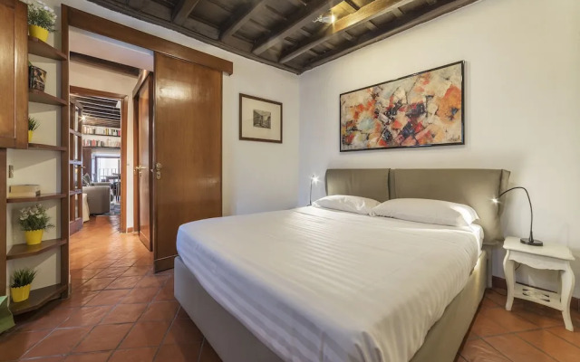 Stylish Flat Domus Aurea