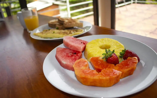 Burbi Lake Lodge Monteverde