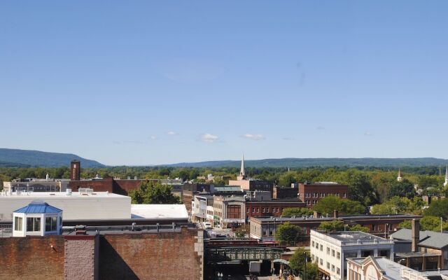 The Parker Inn and Suites