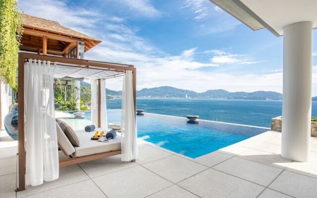 Villa Chelay - Luxury Waterfront Villa