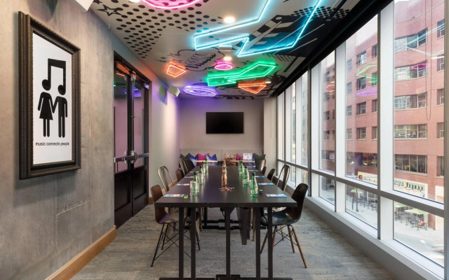 Moxy Boston Downtown