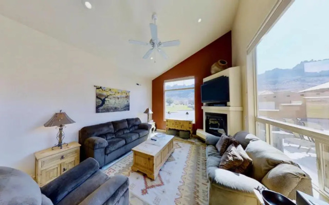 Grey Pearl Q3 by RedAwning