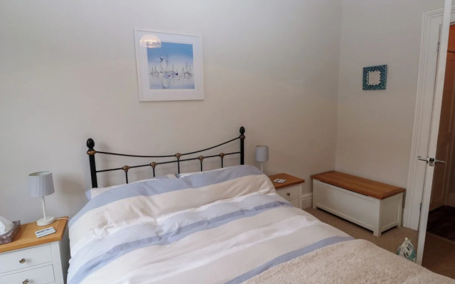 The English School, Flat 2