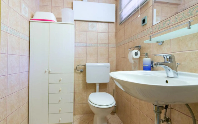 Outstanding Lake View.