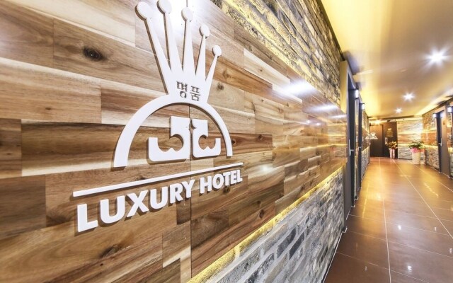 Luxury Motel