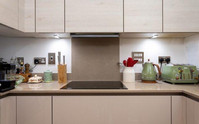 2 Bedroom East London Flat