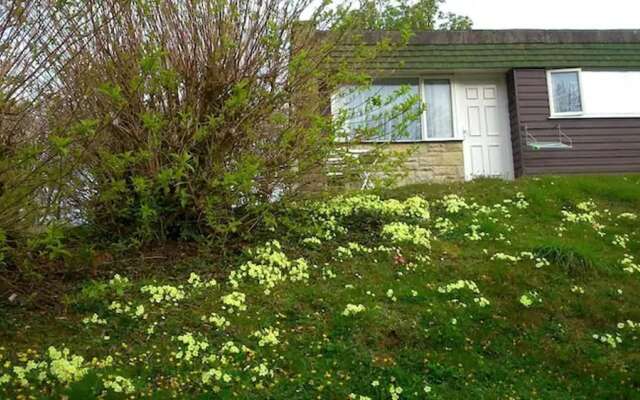 Cosy Cornish Chalet Near Coast