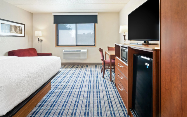 AmericInn by Wyndham Dickinson