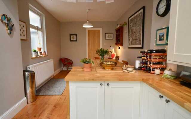 Charming Victorian 3 Bedroom House With Large Garden