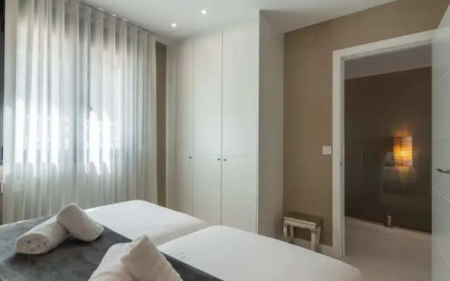 Duplex Townhouse With Balcony