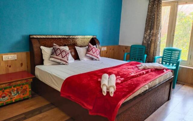 La-Tsas Guest House