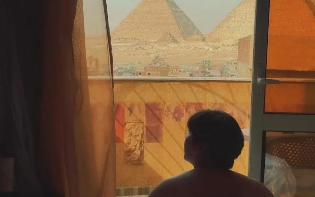 Celia Pyramids View inn