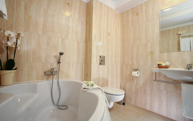 Duet Hotel