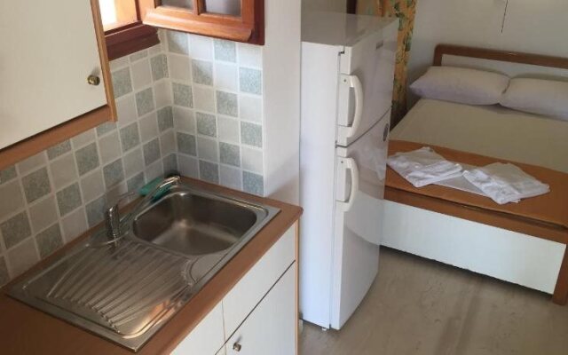 Lambrakis Studios & Apartments