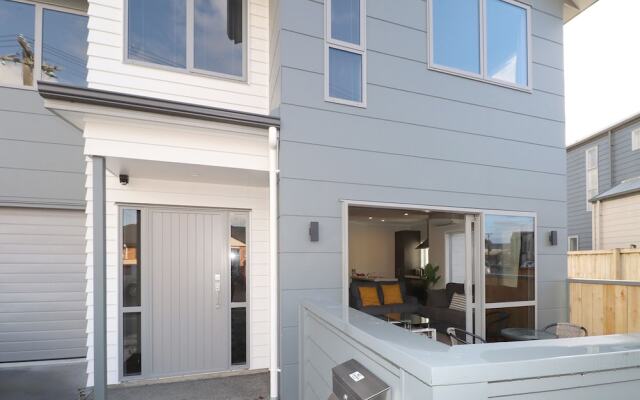 1-6 Apartments on Jones Cres