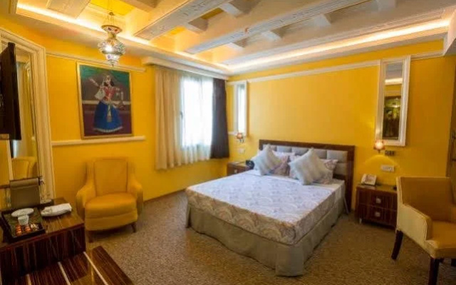 Niloo Hotel