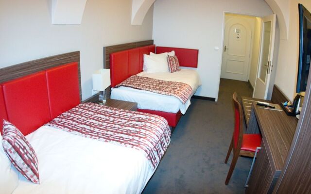 Nelly Kelly's Hotel