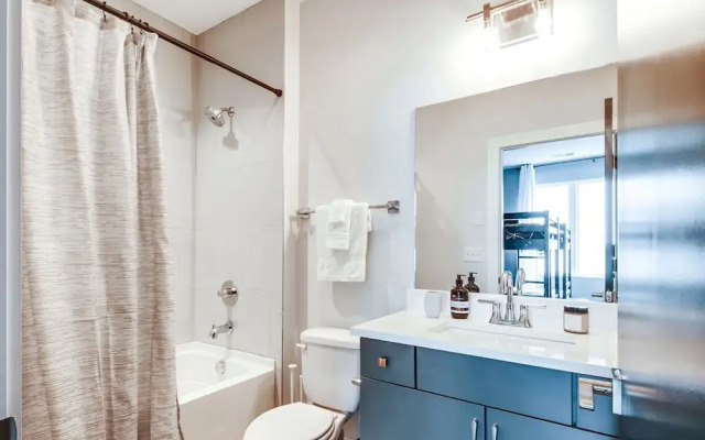 Elvis-themed 13 Beds Rooftop City Views