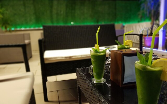 Ozhayat Hotel