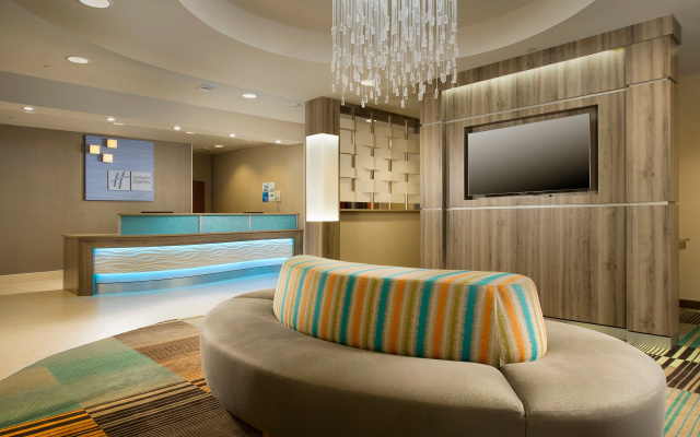 Holiday Inn Express & Suites DFW - Grapevine by IHG