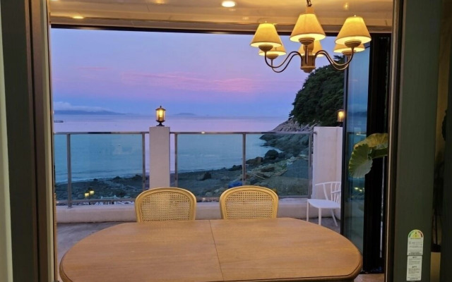 Lim Sea Side Poolvilla Pension