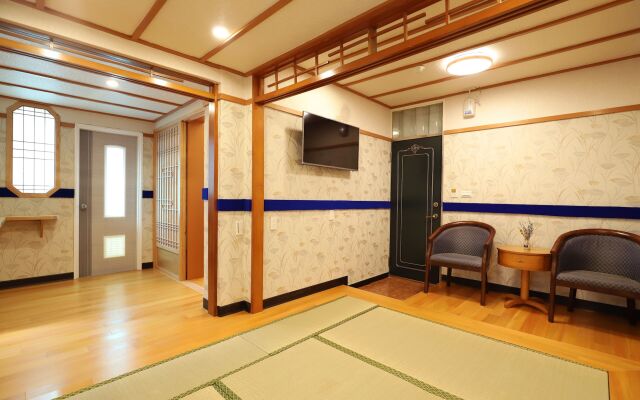 Phoenix Pavilion Hot Spring Hotel