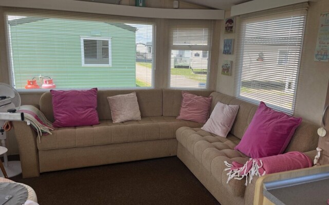 Pets Stay Free 2 Bedroom Caravan at Heacham Beach