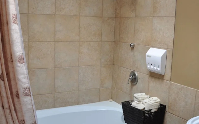 Fraser River Outpost Lodge