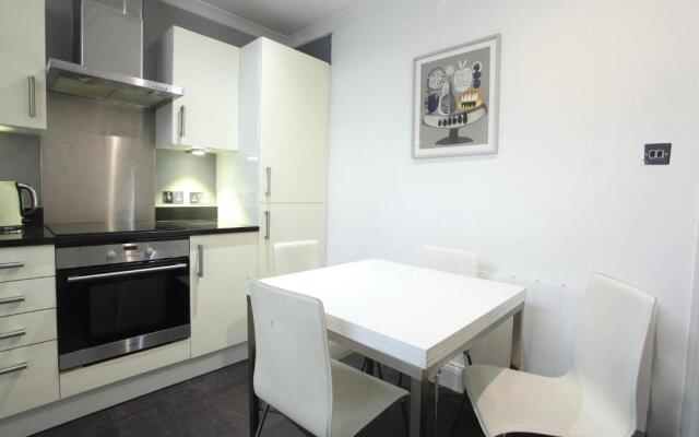 Walk to Notting Hill /Paddington 1 B/R with patio