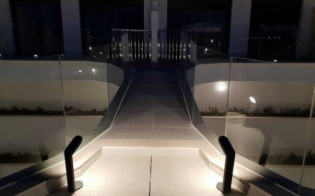 Luxury Apartment on the Beach with Pool 6