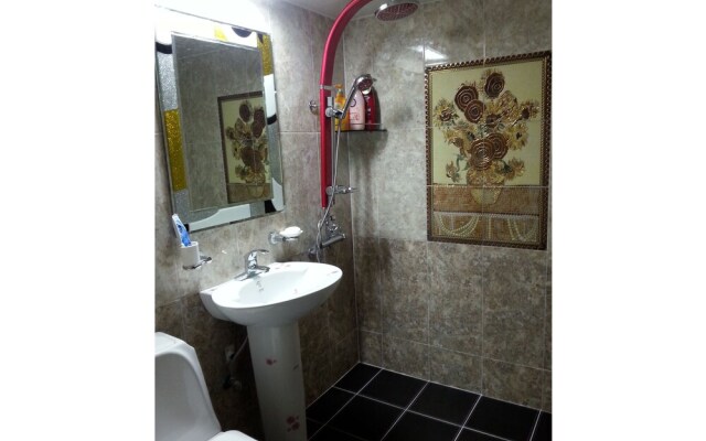 Goodstay Lanuit Hotel