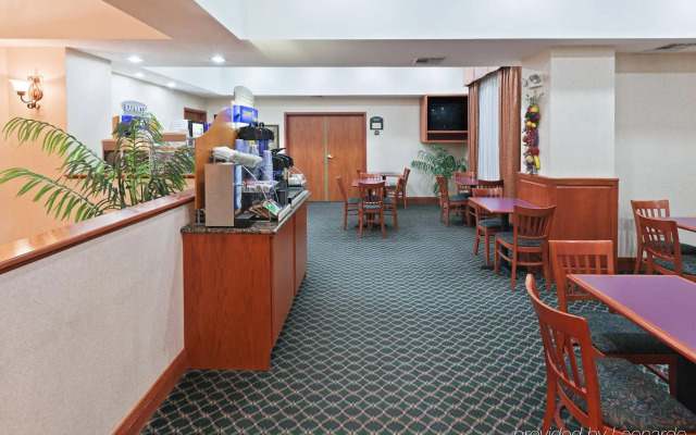 Holiday Inn Express & Suites Vinita by IHG