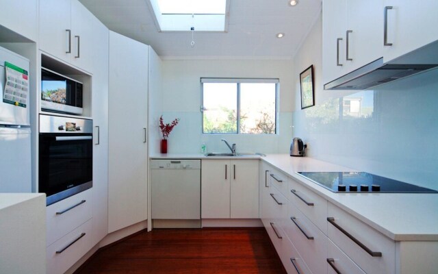 BM21 Balmain 2 Bed Beauty