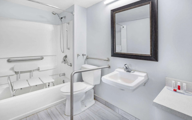 Days Inn & Suites by Wyndham Williamsburg Colonial