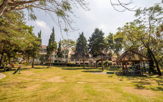 Capital O 1256 Sangga Buana Resort and Convention Hotel