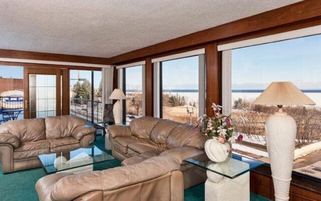 Voyageur Lakewalk Inn