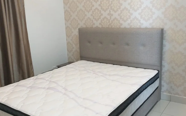 Raffles Suites Homestay