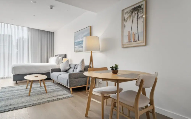 Chic Studio Stay Near Cafes and Coastline