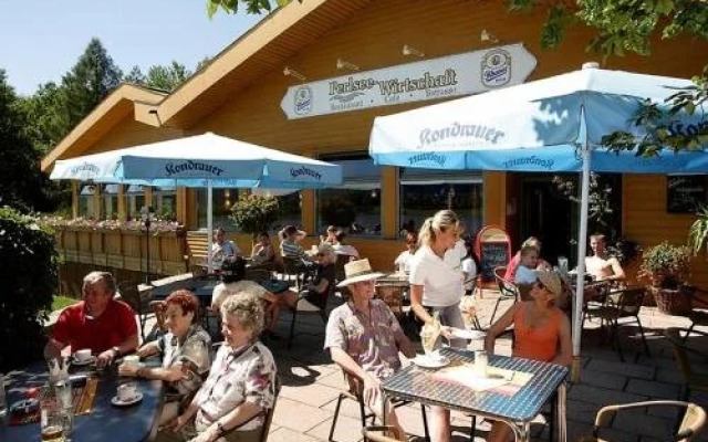 Ferienpark Perlsee Ferienhäuser, Camping, Mobilheime