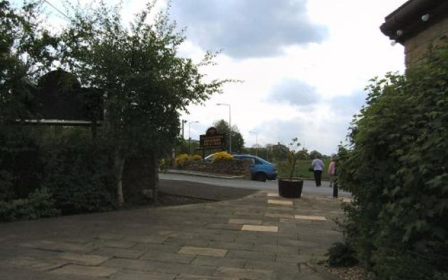 The Old Stone Trough Country Lodge & Inn