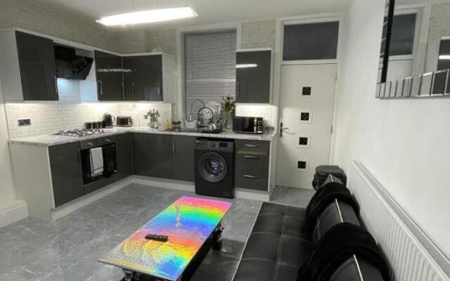 3 Bedroom Whalley Aparthotel