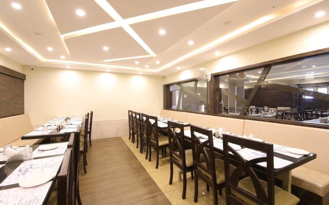 OYO 28093 Royal Sand