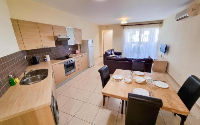 Yaar Apartment with pool and tennis court