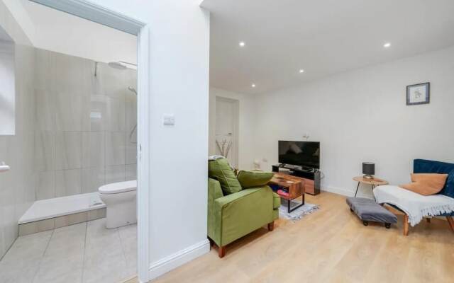 Charming Spacious 2-bed Apartment in London