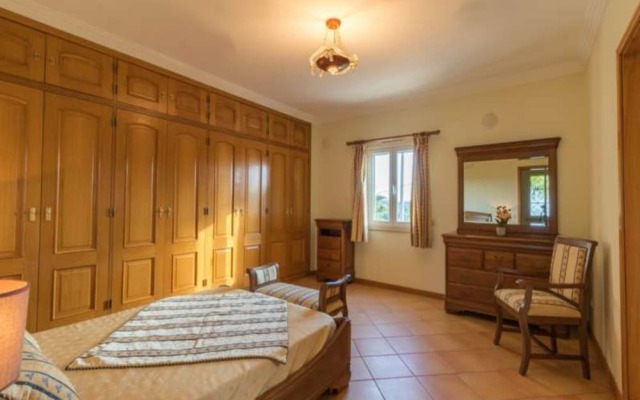 Villa - 4 Bedrooms with Pool and WiFi - 102546