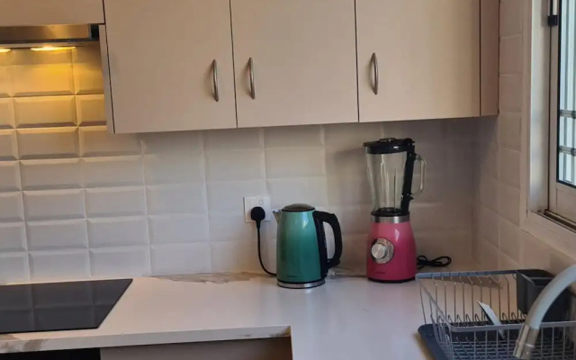 83 Lim3 - Stay Sunlit Apartment