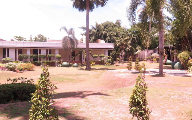 The Ritz Hotel at Garden Oases