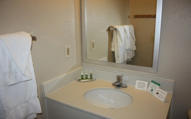 Ocean Sands Beach Boutique Inn - Stay At the Beach