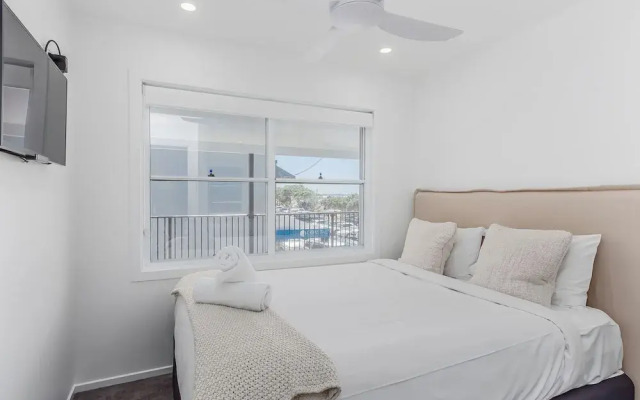 Relax on Marine Parade 2 BDR Apartment